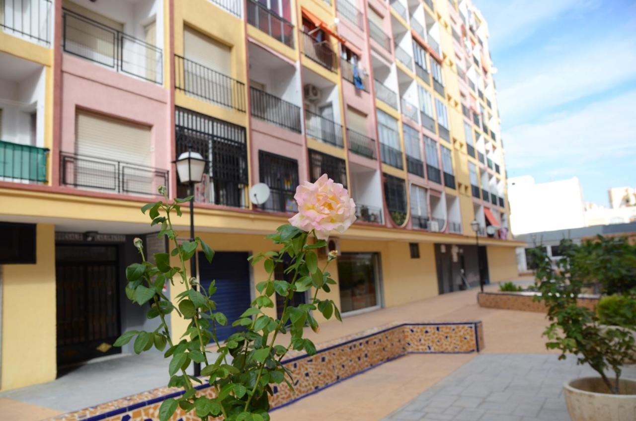 Econom Studio La Loma Apartment Торевиеха Екстериор снимка